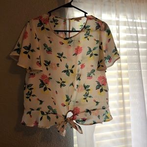 Adorable floral tie front blouse